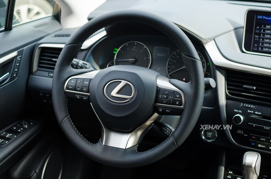 Chi tiết Lexus RX350L 2018 đầu tiên về Việt Nam