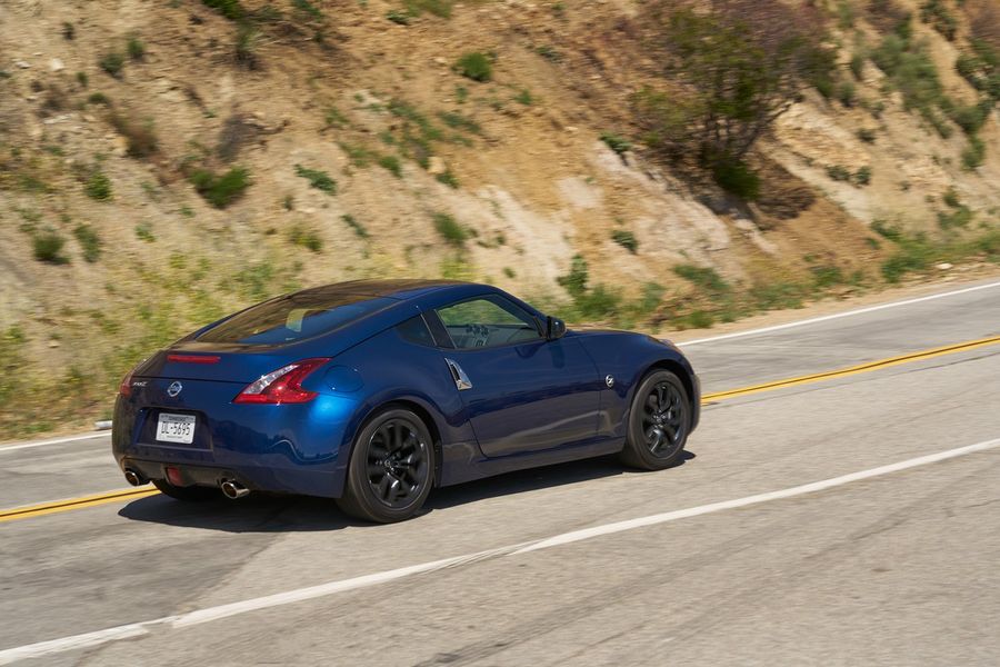 Nissan 370Z 2019 có giá từ 682 triệu VNĐ, bổ sung nhiều tùy chọn cá nhân hóa mới