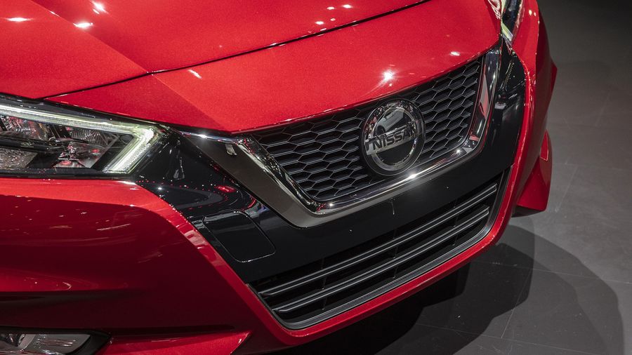 Cận cảnh mặt ca-lăng V-Motion đặc trưng của Nissan 