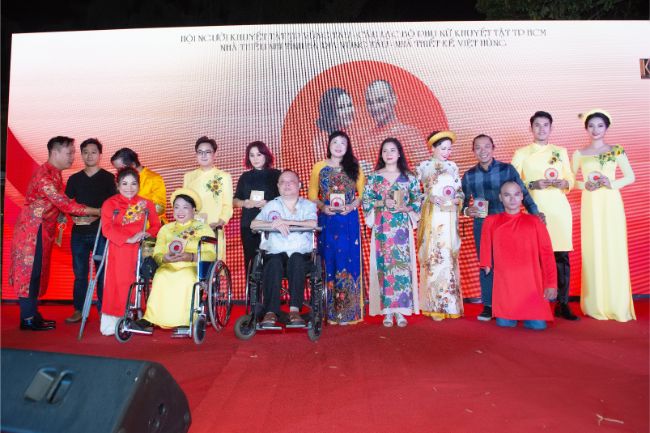 NTK Việt Hùng luôn là người theo sát các thí sinh trong các buổi tập luyện và anh cũng là người đảm nhiệm vai trò Trưởng BGK cho vòng thi Chung kết