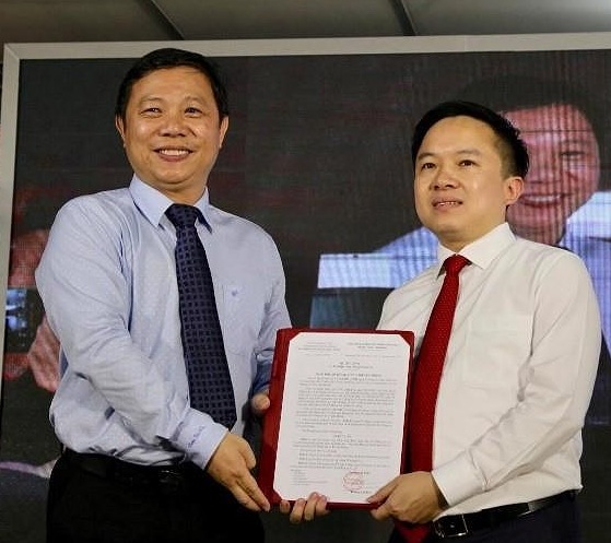 Ông Từ Lương nhận quyết định bổ nhiệm làm Giám đốc Trung tâm Báo chí TP HCM