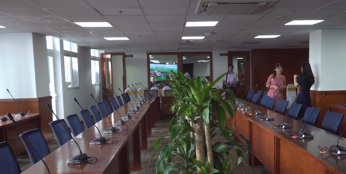 Trung tâm gồm 5 phân khu chức năng với tổng diện tích sử dụng khoảng 1.600 m2, trong đó có hai phòng họp báo với 100 chỗ và 50 chỗ ngồi được trang bị hiện đại