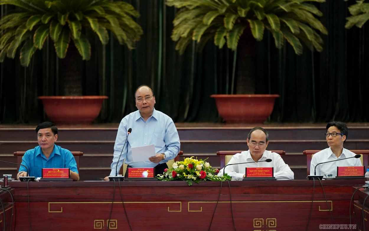 Thủ tướng Nguyễn Xuân Phúc phát biểu tại cuộc đối thoại.