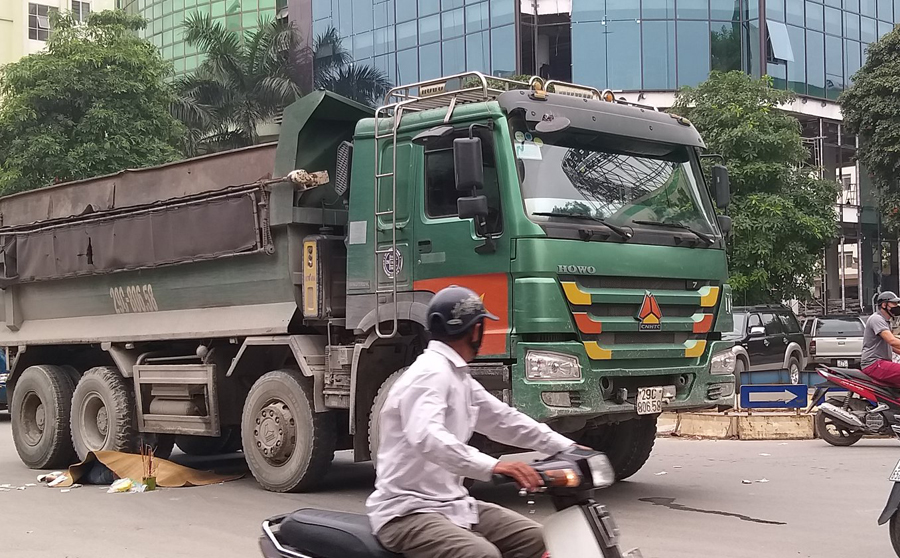 Va chạm với xe “hổ vồ”, cô gái trẻ tử vong thương tâm