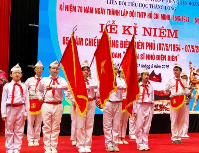 Nghi thức chào cờ của thiếu nhi Hoàn Kiếm