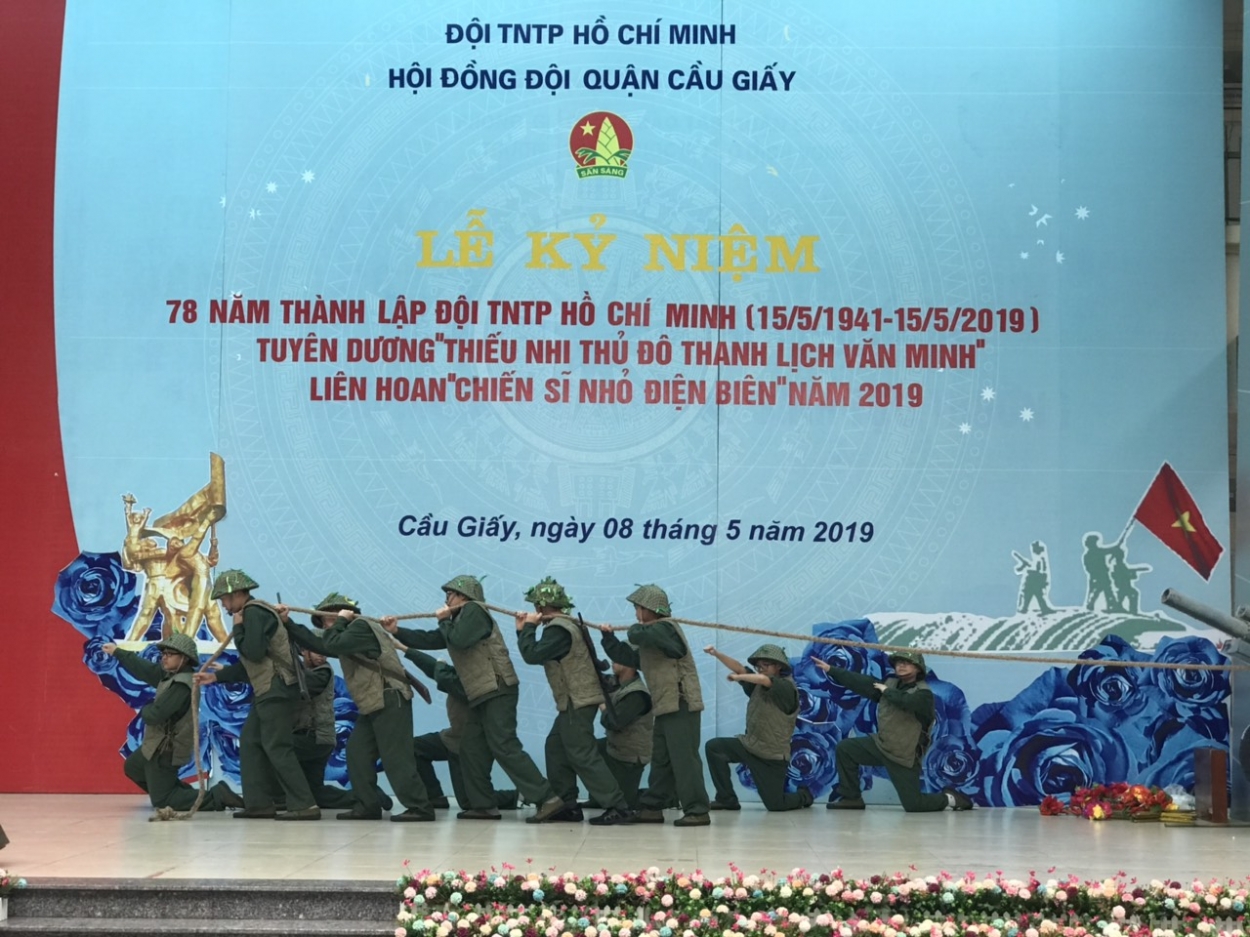 Các em thiếu nhi