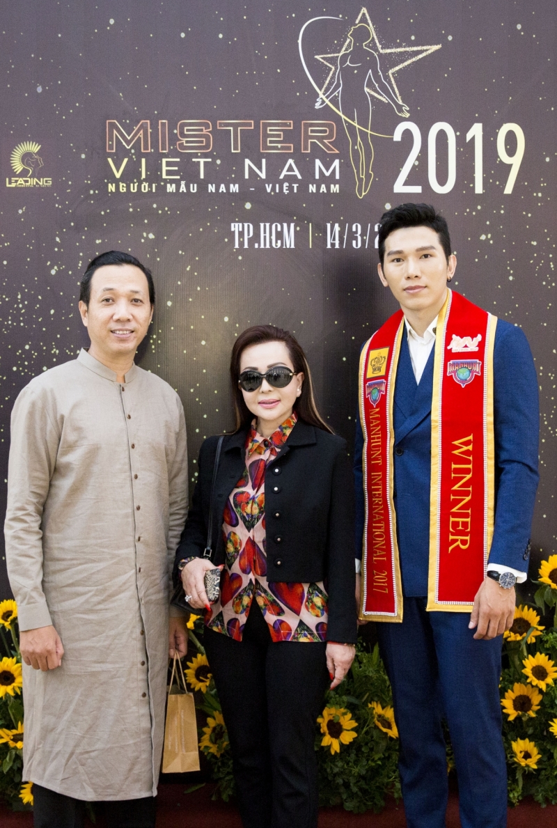 Từ trái sang: Đạo diễn Mai Thế Hiệp, Doanh nhân Maryann Nguyễn, Trưởng Ban Tổ chức Manhunht Trương Ngọc Tình.