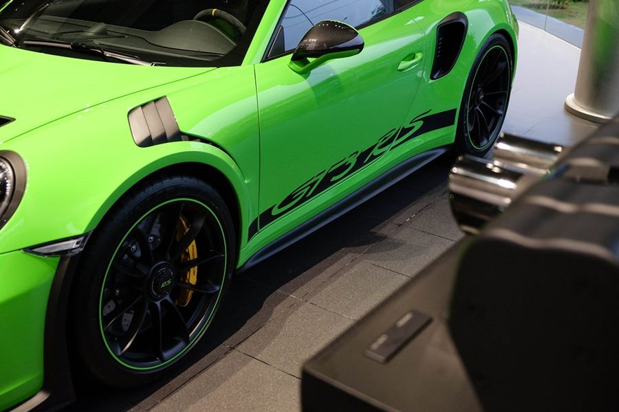 Chỉ một tùy chọn của Porsche 911 GT3 RS màu cốm độc nhất Việt Nam đã có giá gần 700 triệu VNĐ !