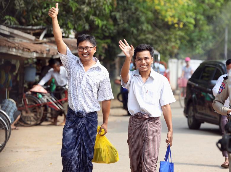 Hai nhà báo của Reuters được trả tự do sau hơn 500 ngày bị tù giam ở Myanmar vì bị kết án vi phạm Đạo luật Bí mật Nhà nước. Ảnh: Reuters