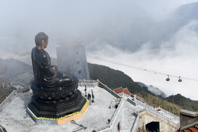 Chiêm bái, cầu an trong lòng Đại tượng Phật A Di Đà cao nhất Việt Nam