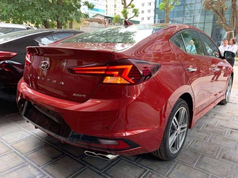 Bản nâng cấp của Hyundai Elantra lại bị cắt bớt trang bị khi về Việt Nam