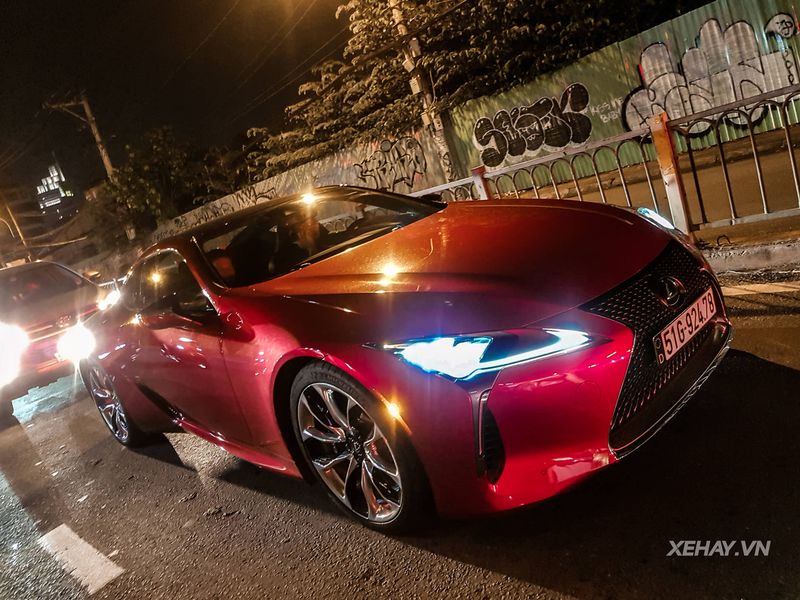 TP.HCM: Bắt gặp siêu phẩm Lexus LC 500h hàng hiếm dạo phố đêm cùng chủ nhân