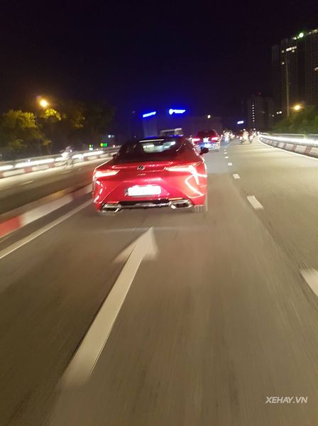 TP.HCM: Bắt gặp siêu phẩm Lexus LC 500h hàng hiếm dạo phố đêm cùng chủ nhân