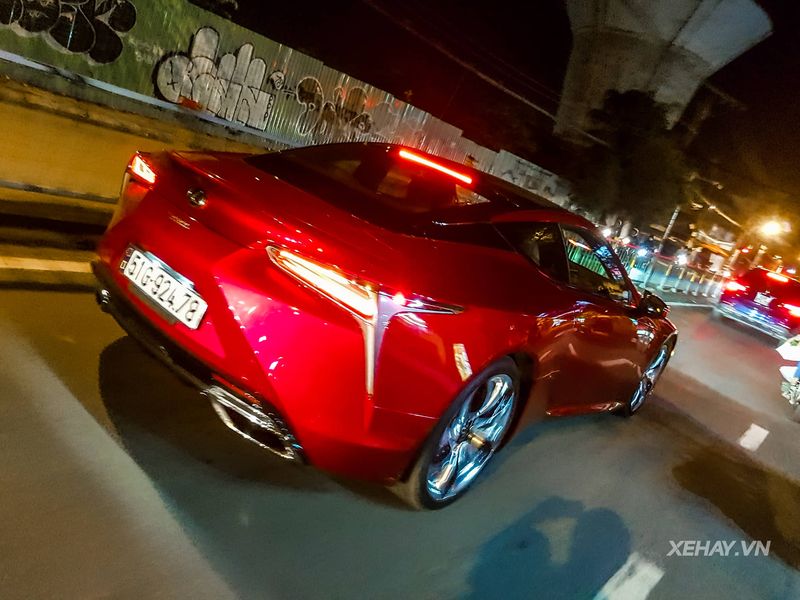 TP.HCM: Bắt gặp siêu phẩm Lexus LC 500h hàng hiếm dạo phố đêm cùng chủ nhân