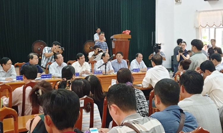 Buổi tiếp xúc bất đắc dĩ lần thứ 2 của lãnh đạo tỉnh Quảng Nam với hàng trăm người dân đi đòi sổ đỏ.