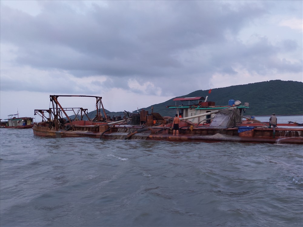 Hàng loạt tàu thuyền được Đông Bắc A cấp giấy phép khai thác khi chưa đủ điều kiện. Ảnh: T.N.D