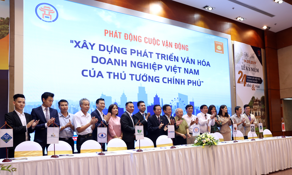 Lễ ký kết văn bản phối hợp và cam kết Triển khai Cuộc vận động xây dựng văn hóa doanh nghiệp Việt Nam