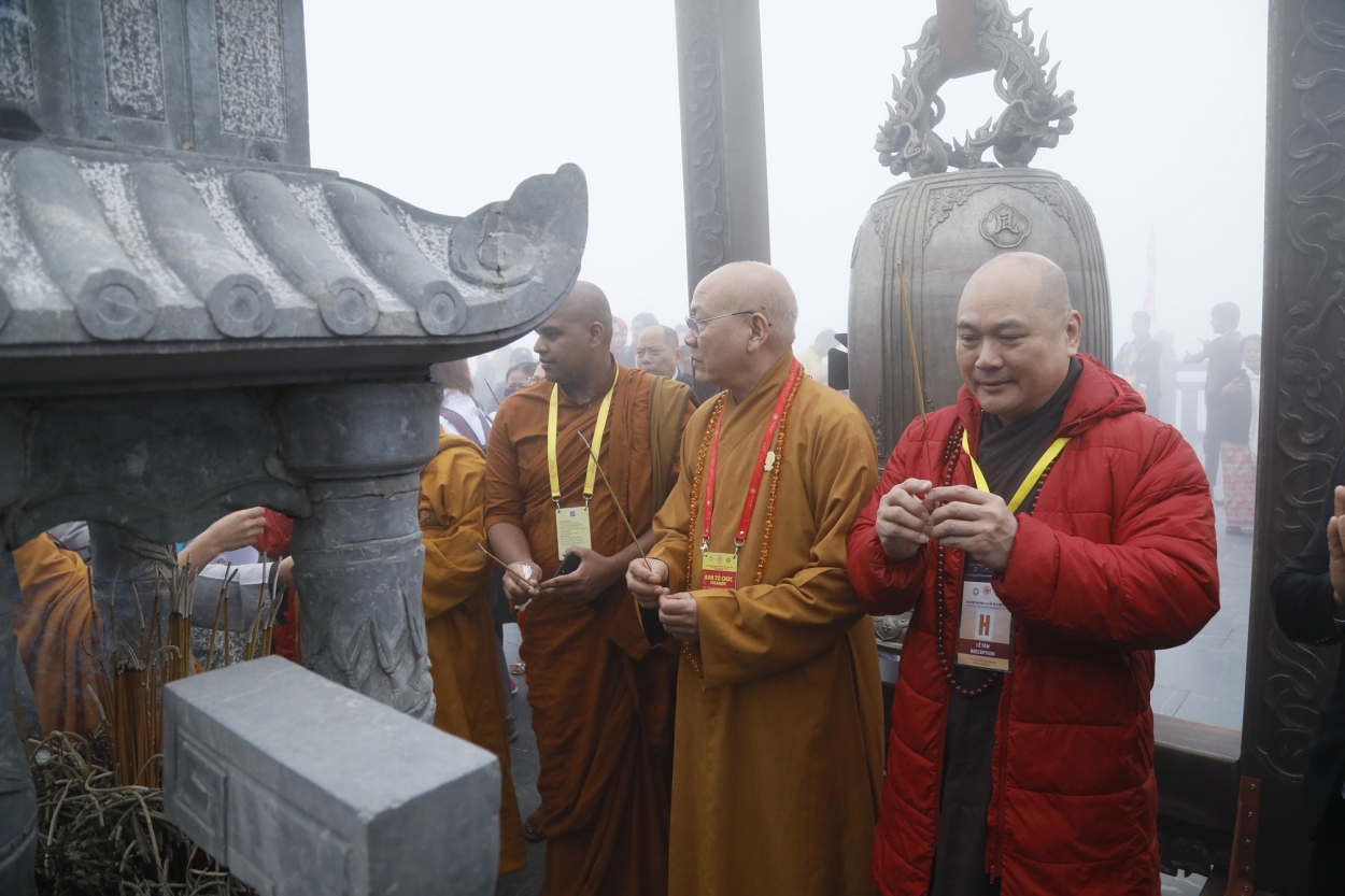 Hành trình chiêm bái, cầu an đầy ý nghĩa của đoàn đại biểu Vesak 2019 tại Fansipan