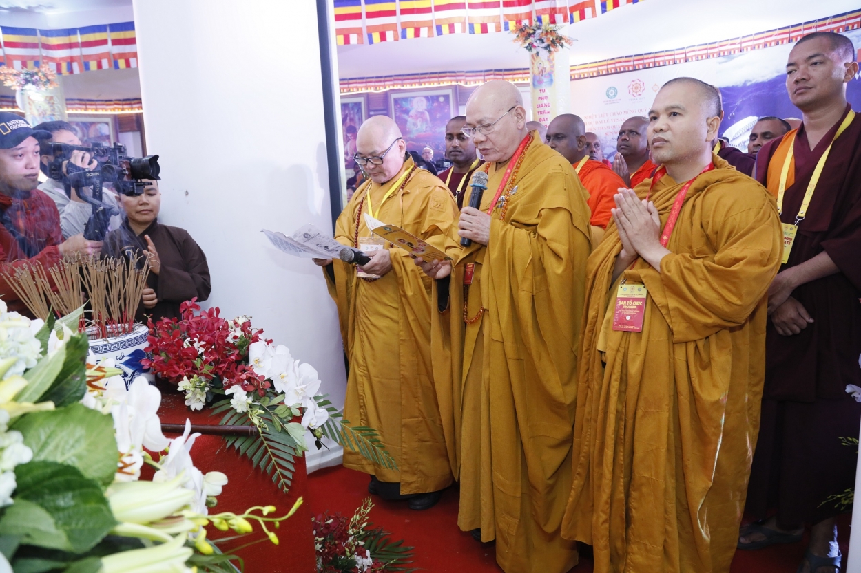 Hành trình chiêm bái, cầu an đầy ý nghĩa của đoàn đại biểu Vesak 2019 tại Fansipan