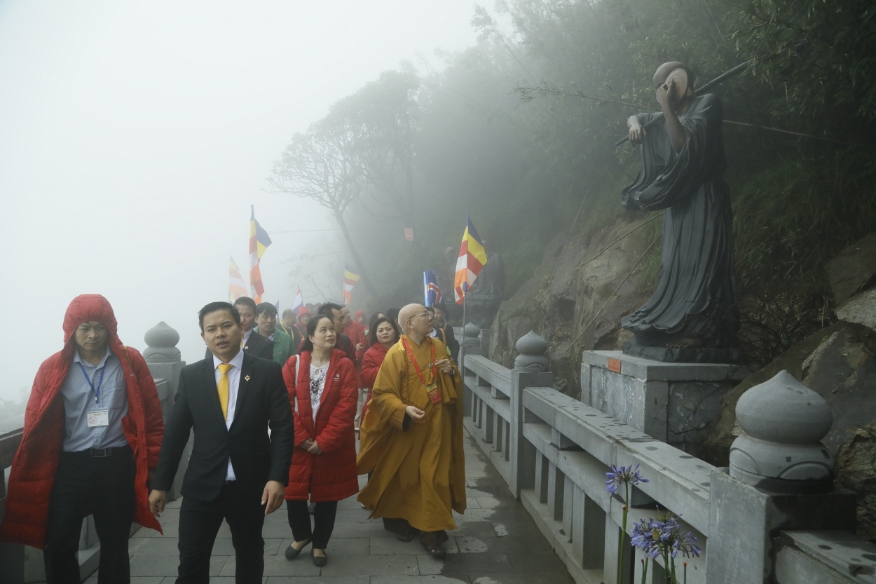 Hành trình chiêm bái, cầu an đầy ý nghĩa của đoàn đại biểu Vesak 2019 tại Fansipan