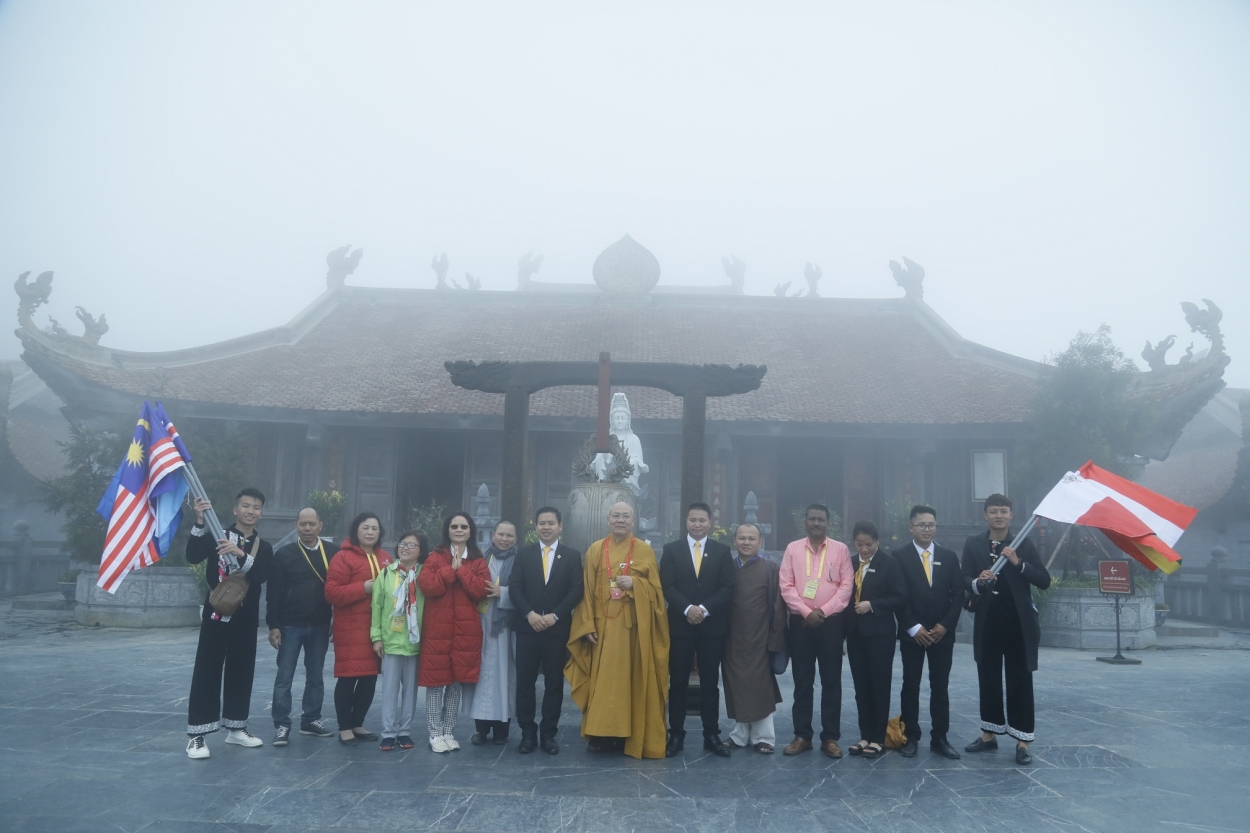 Hành trình chiêm bái, cầu an đầy ý nghĩa của đoàn đại biểu Vesak 2019 tại Fansipan