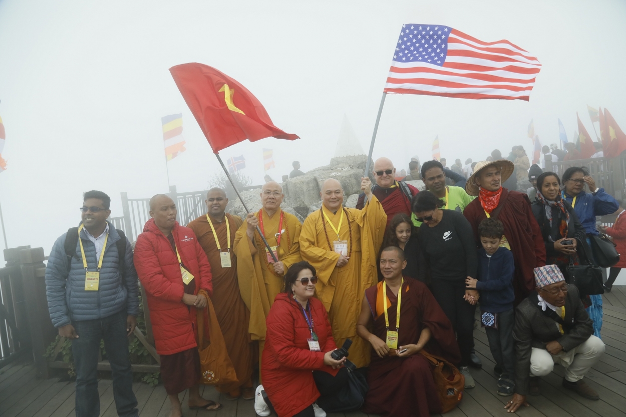 Hành trình chiêm bái, cầu an đầy ý nghĩa của đoàn đại biểu Vesak 2019 tại Fansipan