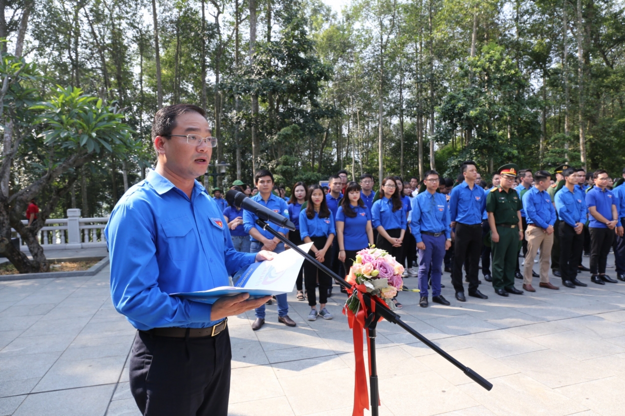 Đồng chí Nguyễn Ngọc Việt – UVBTV Trung ương Đoàn, Bí thư Thành đoàn, Chủ tịch Hội LHTN Việt Nam TP Hà Nội phát biểu tại buổi lễ