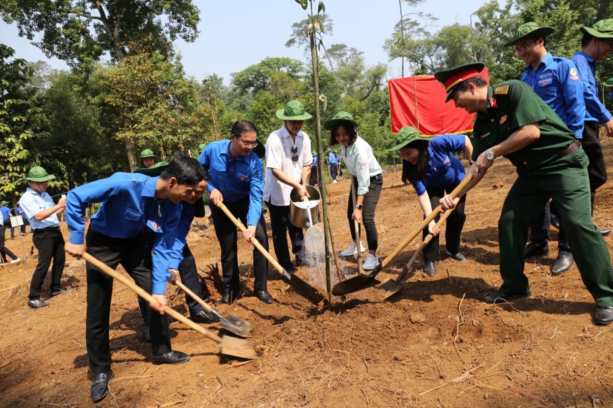 Dịp này, 1331 cây xanh tại huyện Ba Vì được trồng mới tương ứng 1331 Liên đội trên địa bàn Thành phố