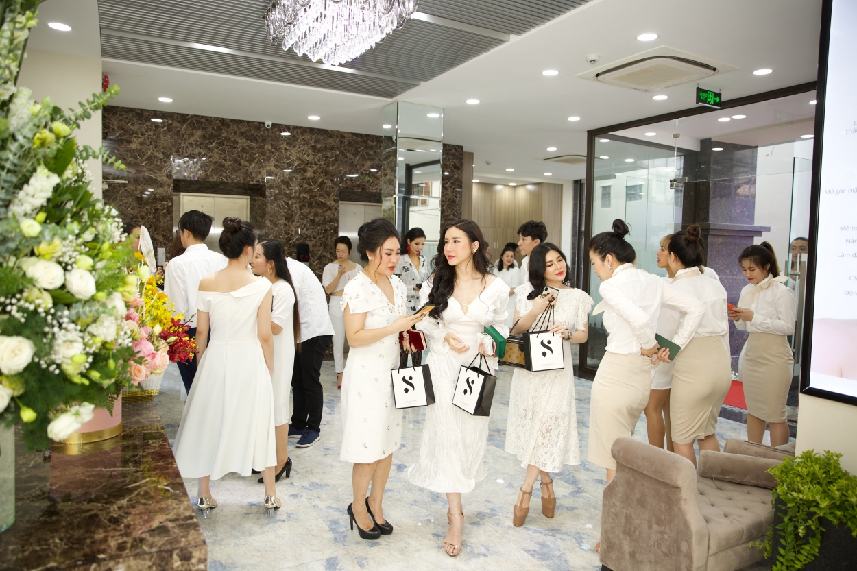 Sophie Internaitional khai trương thu hút đông đảo sự quan tâm của nhiều người