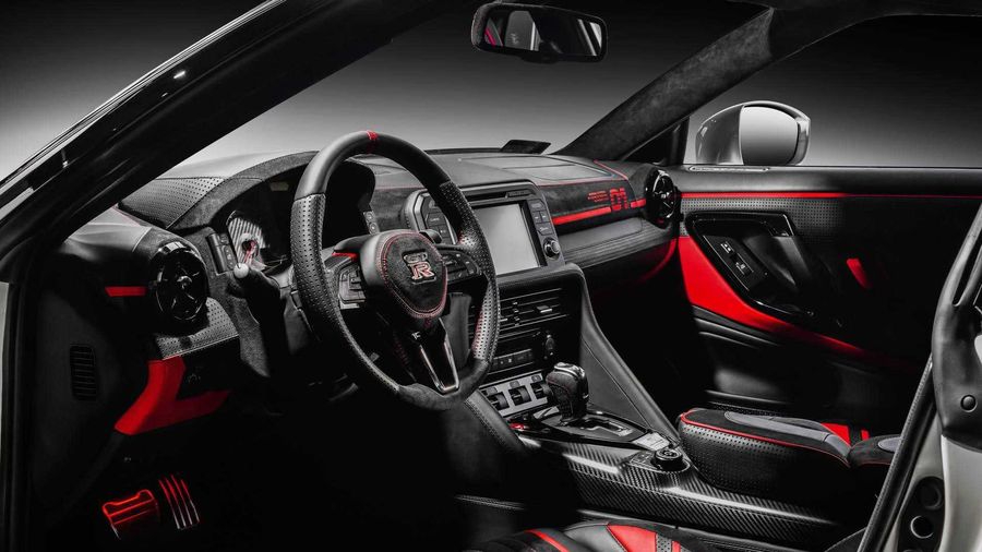 Cabin của Nissan GT-R trở nên sống động dưới 