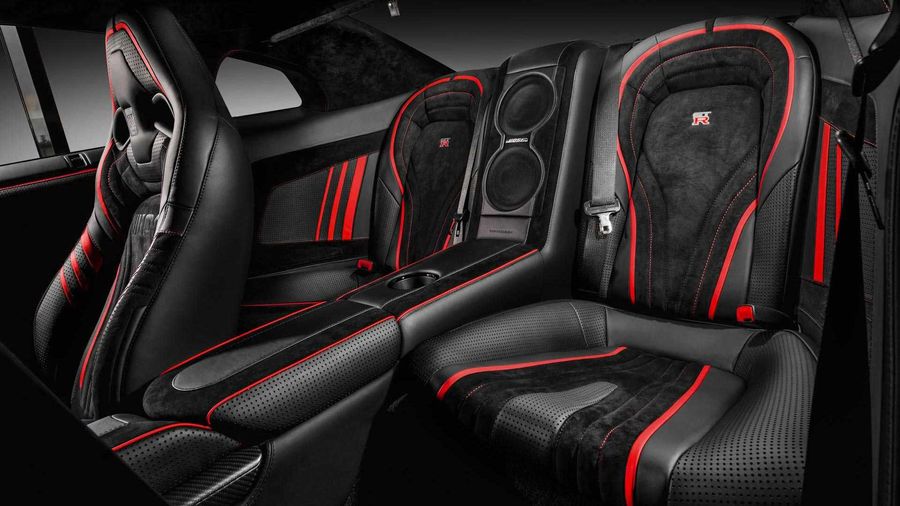 Cabin của Nissan GT-R trở nên sống động dưới 