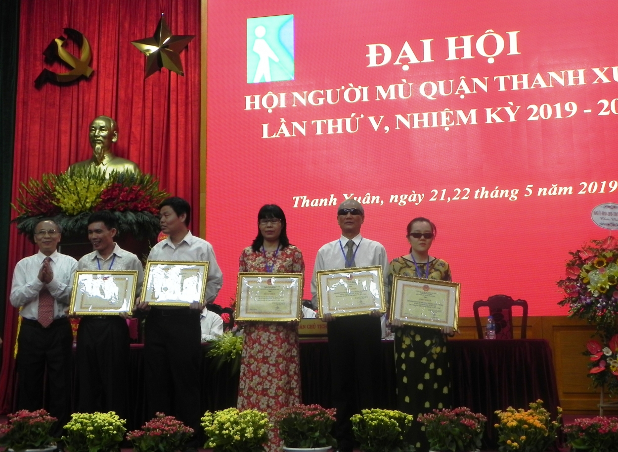 Khen thưởng các cá nhân, tập thể có thành tích trong nhiệm kỳ 2013 - 2019