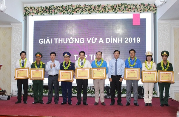 Học viện Dân tộc (UBDT) vinh dự là 1 trong 8 tập thể được trao giải năm 2019