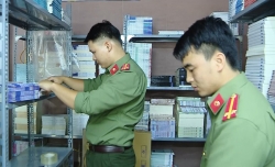 Hà Nội: Phát hiện nhiều kho sách, đĩa dạy tiếng nước ngoài được in lậu