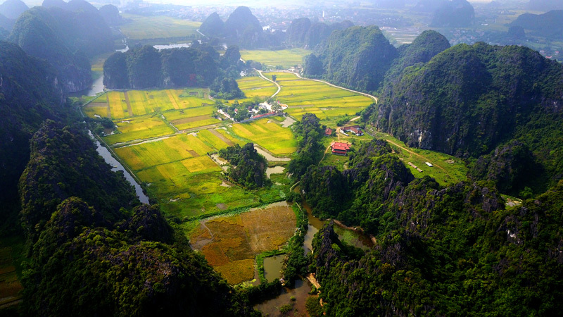 Thu trọn mùa vàng Tam Cốc từ đỉnh 