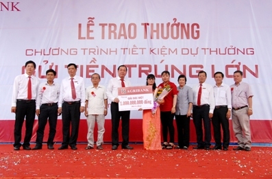 Thông qua triển khai minh bạch các chương trình huy động tiết kiệm dự thưởng, Agribank đem may mắn đến với rất nhiều khách hàng trên cả nước.