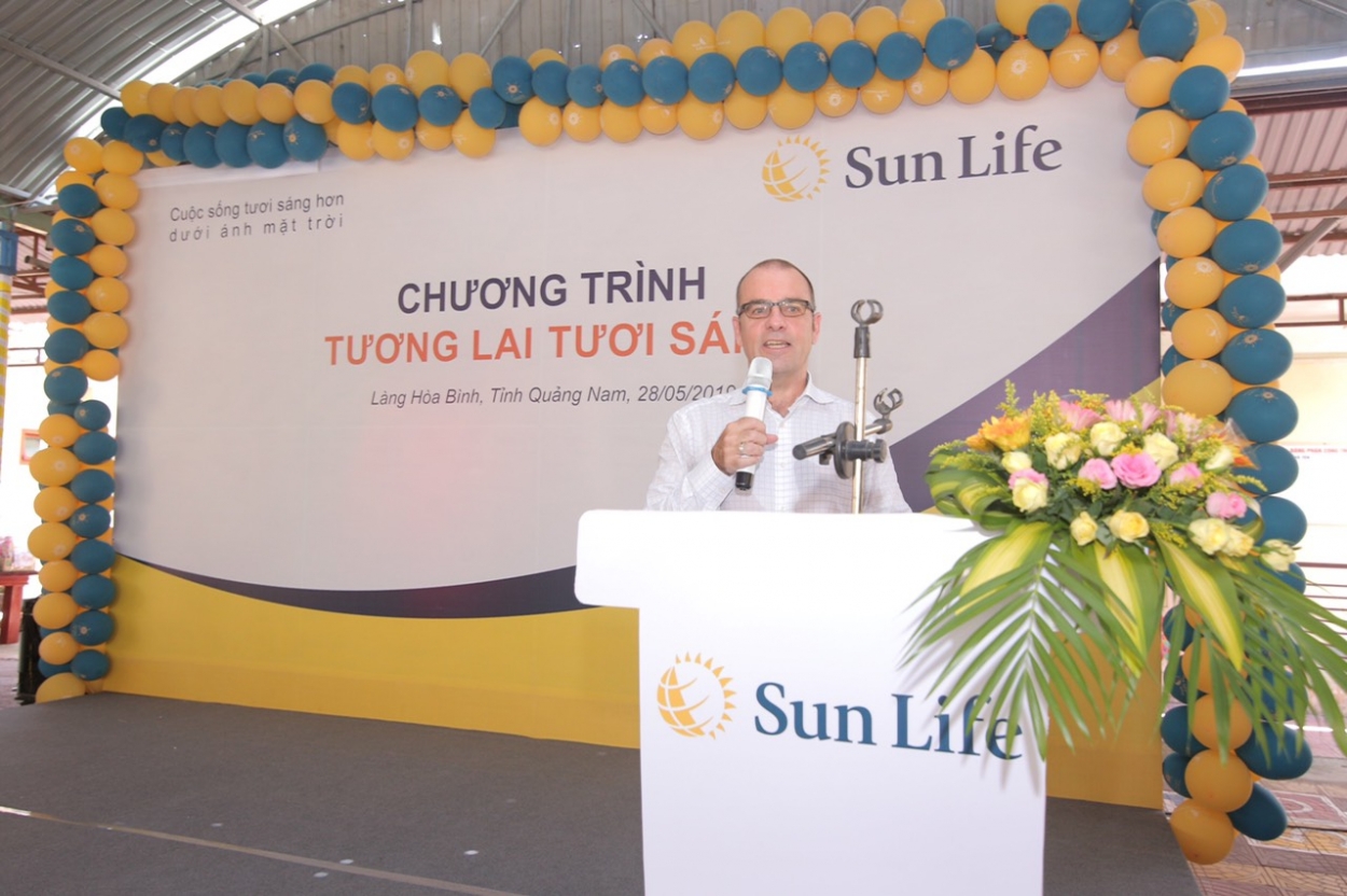 Ông Larry Madge, Tổng giám đốc Sun Life Việt Nam phát biểu tại Chương trình