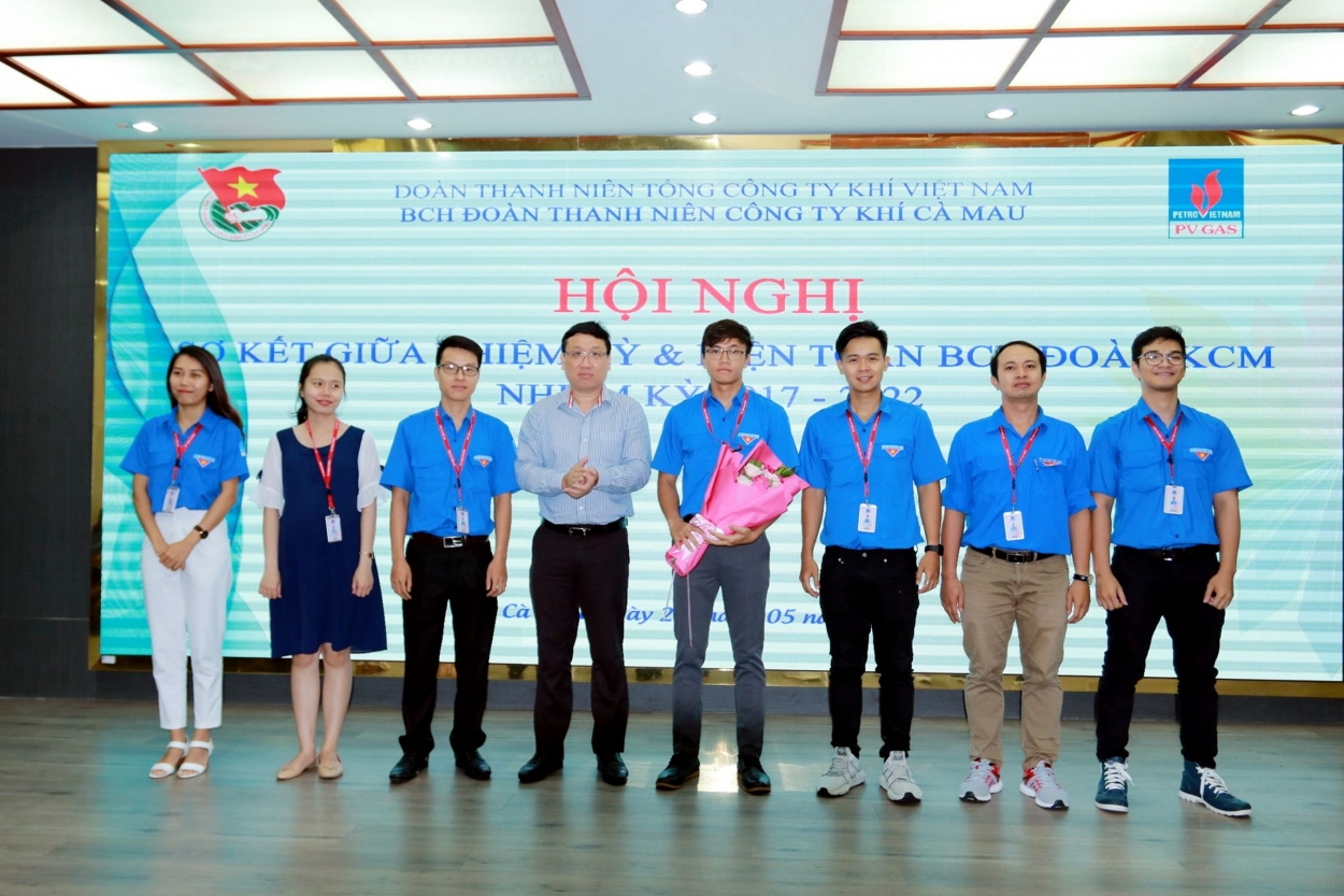 Đồng chí Bí thư Đoàn Thanh niên PV GAS chúc mừng BCH kiện toàn Đoàn Thanh niên KCM.