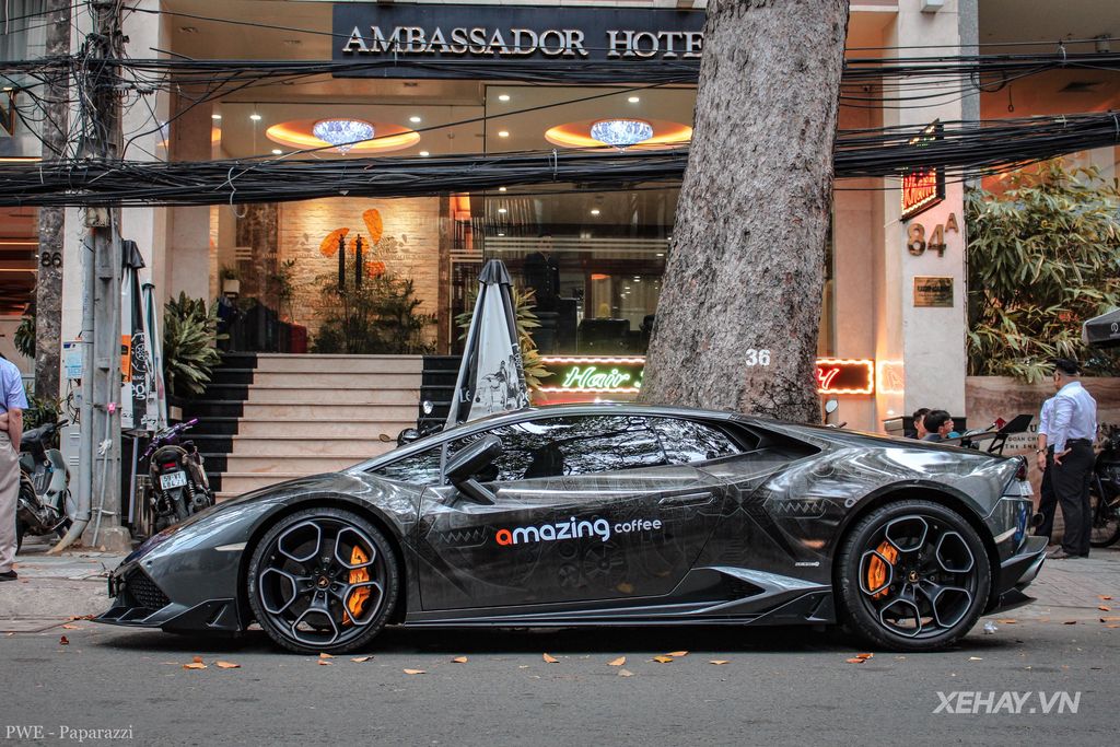 TP.HCM: Bộ đôi Lamborghini Huracan tới 