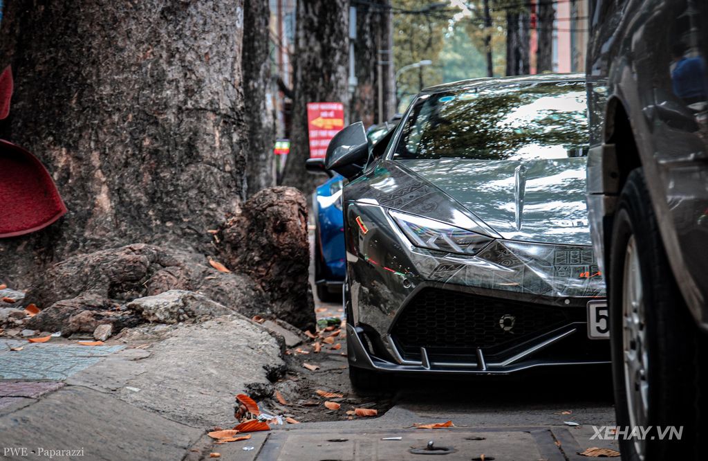 TP.HCM: Bộ đôi Lamborghini Huracan tới 