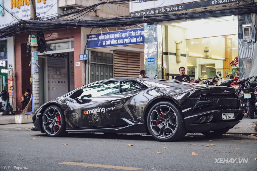 TP.HCM: Bộ đôi Lamborghini Huracan tới 