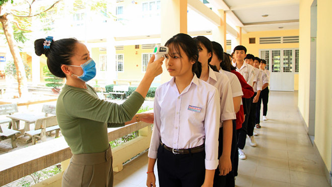 Hà Nội: 3 học sinh có biểu hiện sốt trong ngày đầu quay lại trường học