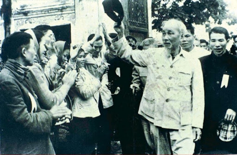 Hồ Chủ tịch về thăm xã Tam Sơn, huyện Từ Sơn (mồng 1 Tết Đinh Mùi - 1967)