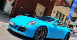 Porsche 911 Carrera GTS khoe dáng dưới nắng hè Sài thành