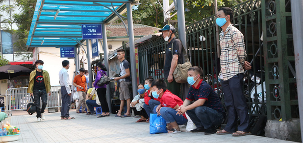 Lượng khách sử dụng xe buýt đã ít hơn so với trước đây nhưng công tác phòng, chống dịch vẫn cần được nâng cao