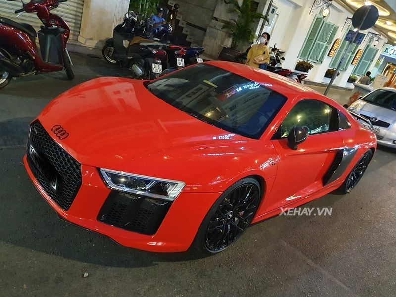 Audi R8 đỏ