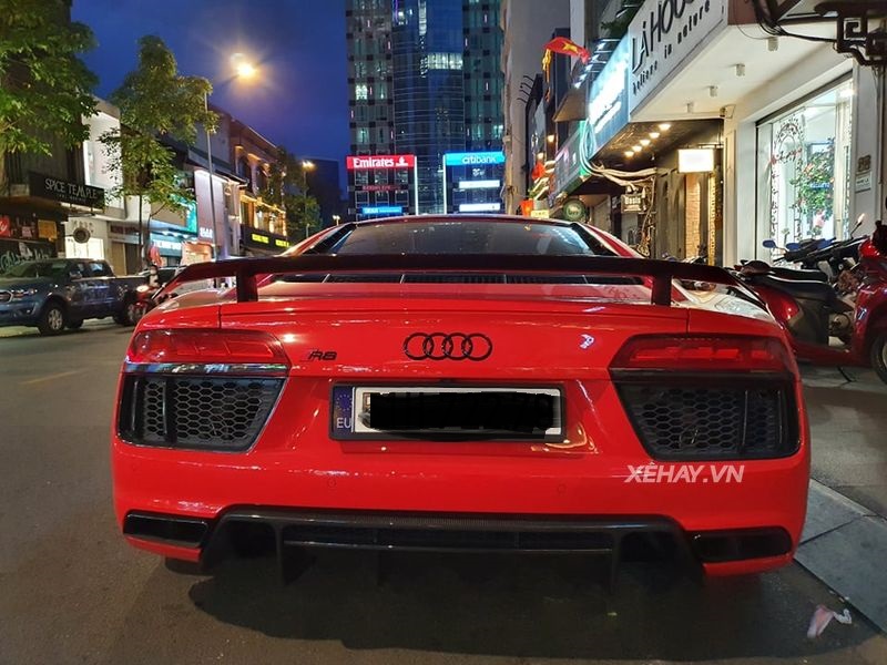 Audi R8 đỏ 