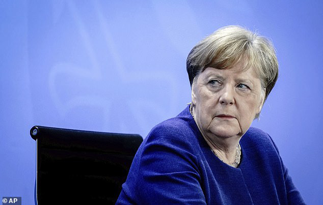 Thủ tướng Angela Merkel yêu cầu các đội bóng Bundesliga phải tự cách ly 2 tuần