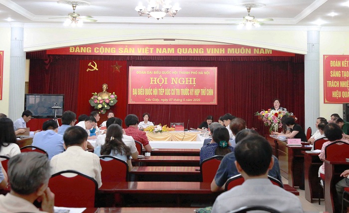 Chủ tịch HĐND TP Hà Nội tiếp xúc cử tri quận Cầu Giấy và Thanh Xuân