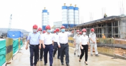 Chủ tịch UBND TP Hà Nội Nguyễn Đức Chung kiểm tra tiến độ xây dựng Nhà máy điện rác tại Sóc Sơn